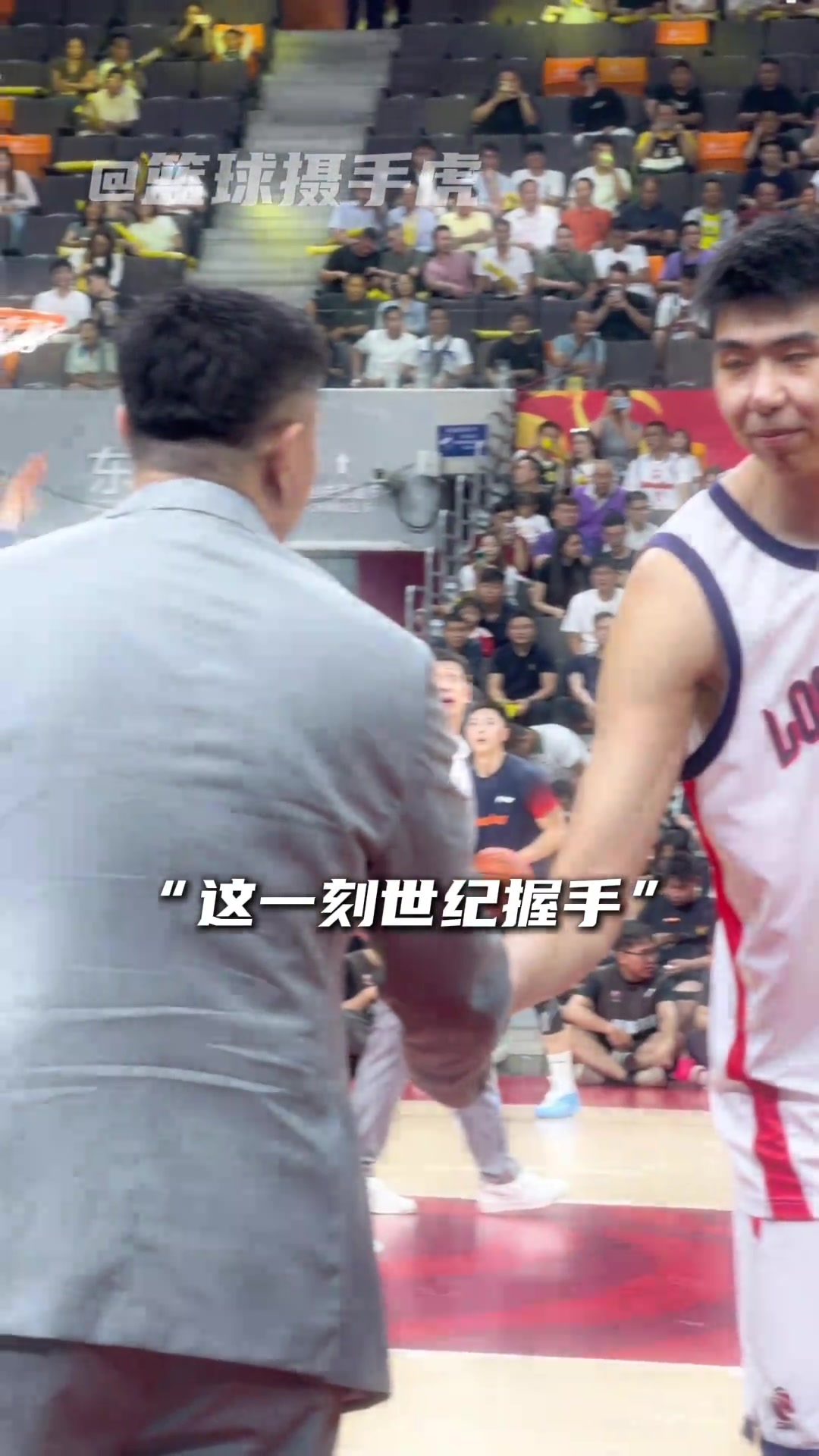 徐昕今日赛前和杜锋握手致意双方此刻都会想什么呢
