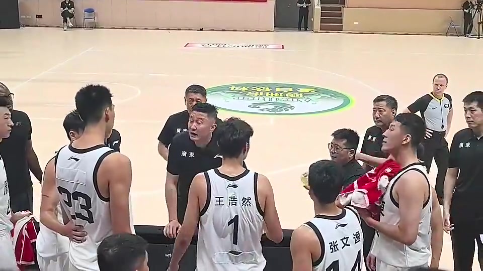 回顾徐昕此前与杜锋吵架今日面对旧主广东砍下13分11板3助3帽