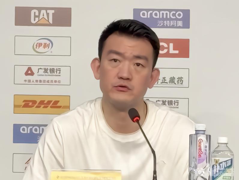 王博：桑普森缺阵让我们轮转捉襟见肘，现在还没到放弃的时候