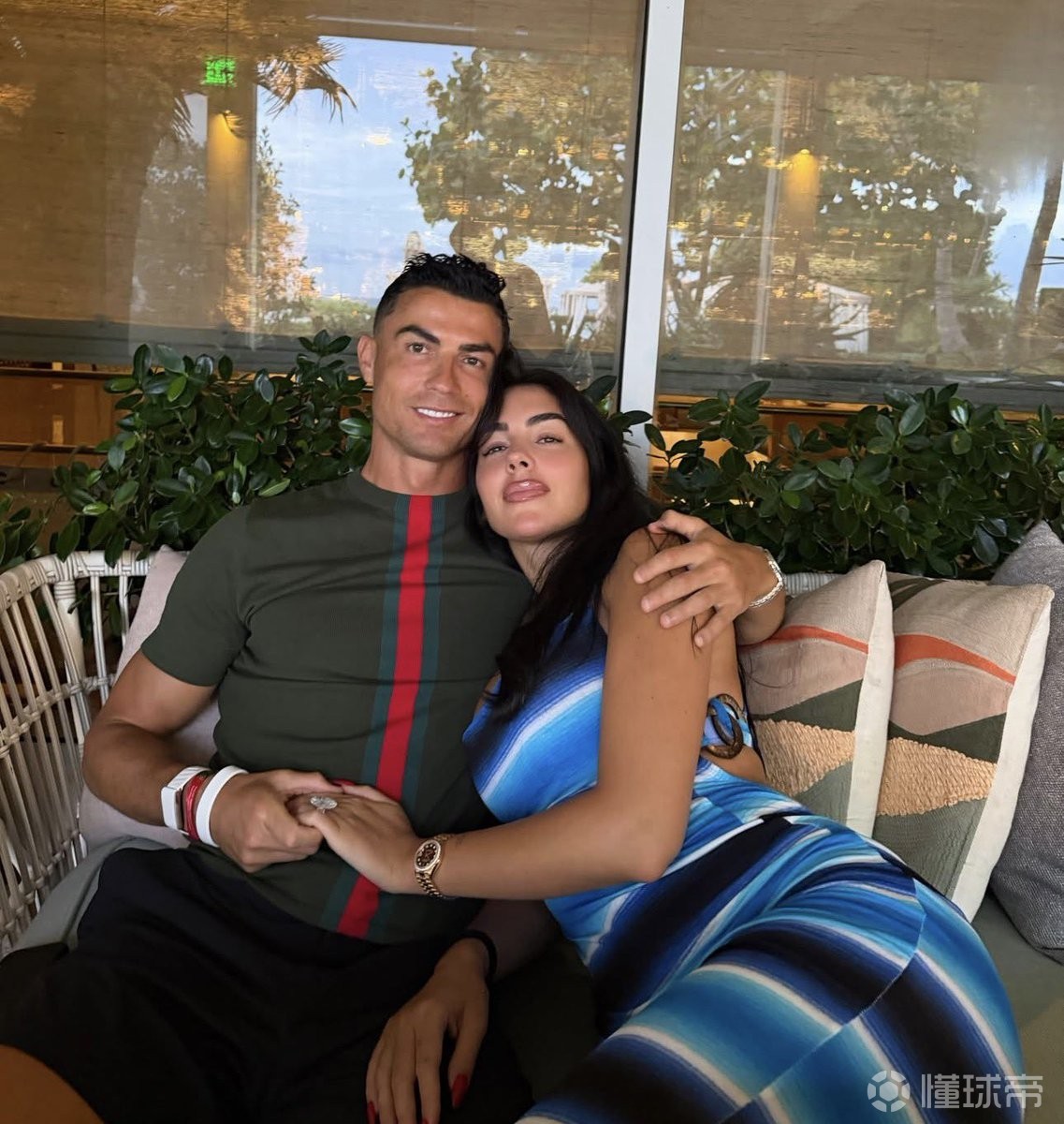 未婚妻抵达美国，C罗晒与乔治娜亲密合照